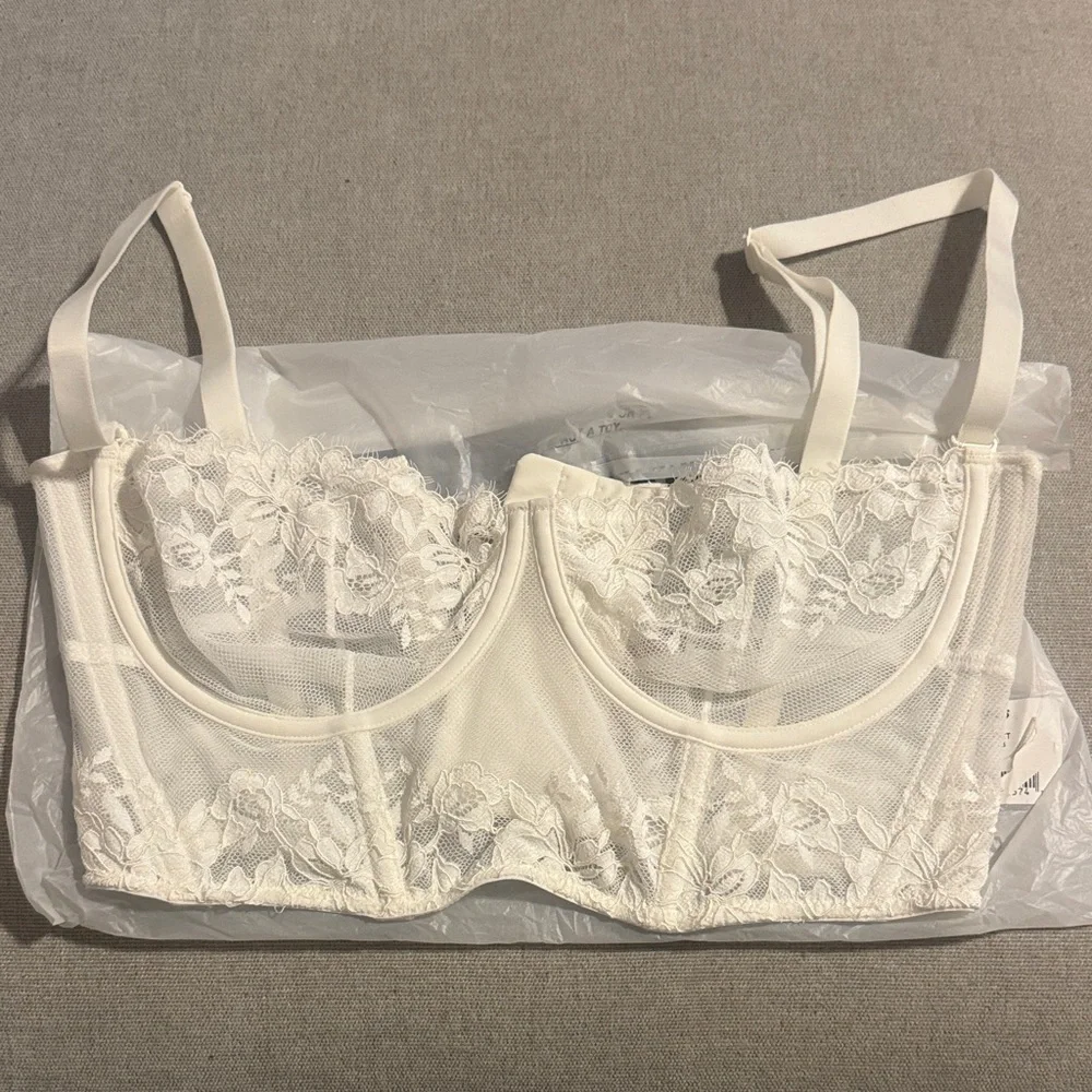 Skims Lace Unlined Balconette Corset | Marble - Picture 2 of 11
